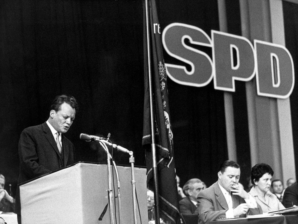 Willy Brandt au congrès du Parti social-démocrate allemand (Bad Godesberg, 14 novembre 1959)