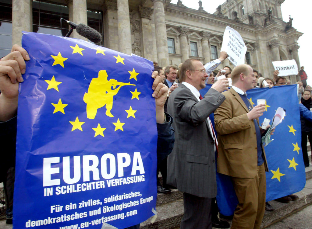 Manifestants contre la Constitution européenne (Berlin, 12 mai 2005)