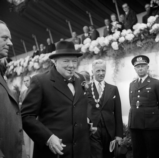 Winston Churchill at the Amsterdam European rally (9 May 1948)
