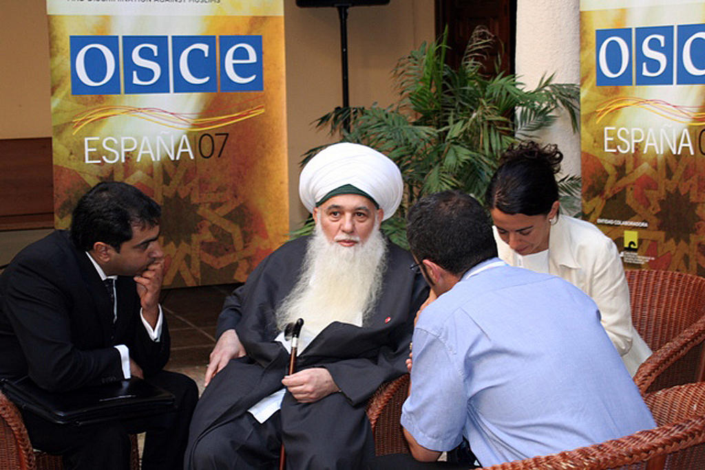 El Jeque Hisham Kabbani durante la conferencia de la OSCE sobre la intolerancia con respecto a los musulmanes (Córdoba, 9 de octubre de 2007)