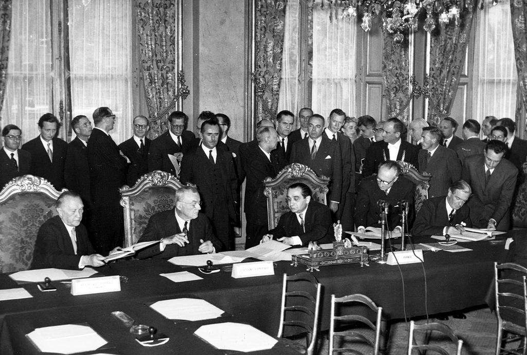 Signature du traité de Bruxelles modifié (Paris, 23 octobre 1954)