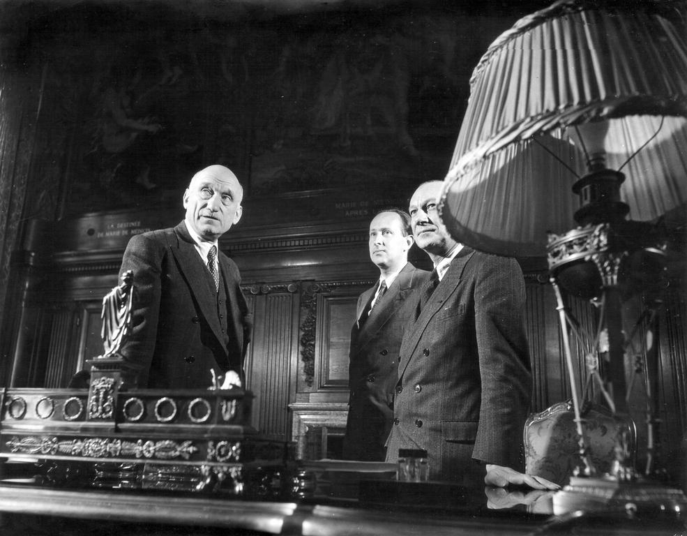 Robert Schuman, Jacques de Bourbon-Busset et Alexandre Parodi au Quai d'Orsay