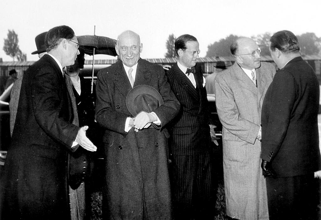 Arrivée de Robert Schuman à Bonn en vue de la signature des accords de Bonn (26 mai 1952)