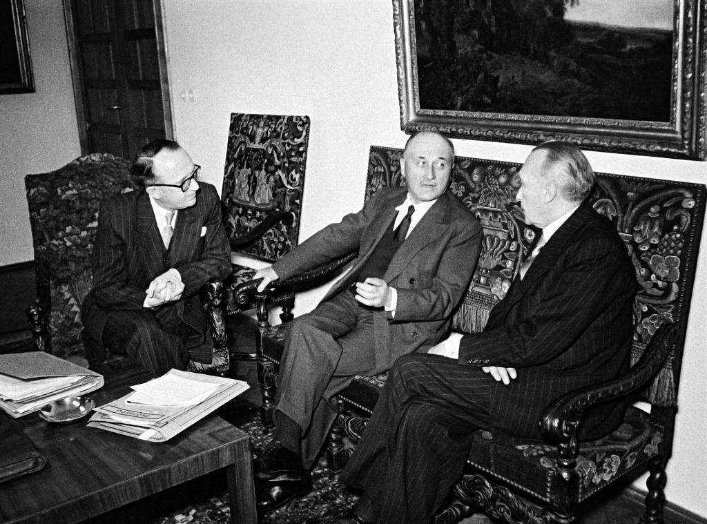 Entretiens entre Jean Monnet, Konrad Adenauer et Walter Hallstein autour du traité instituant la CECA (Bonn, 5 avril 1951)