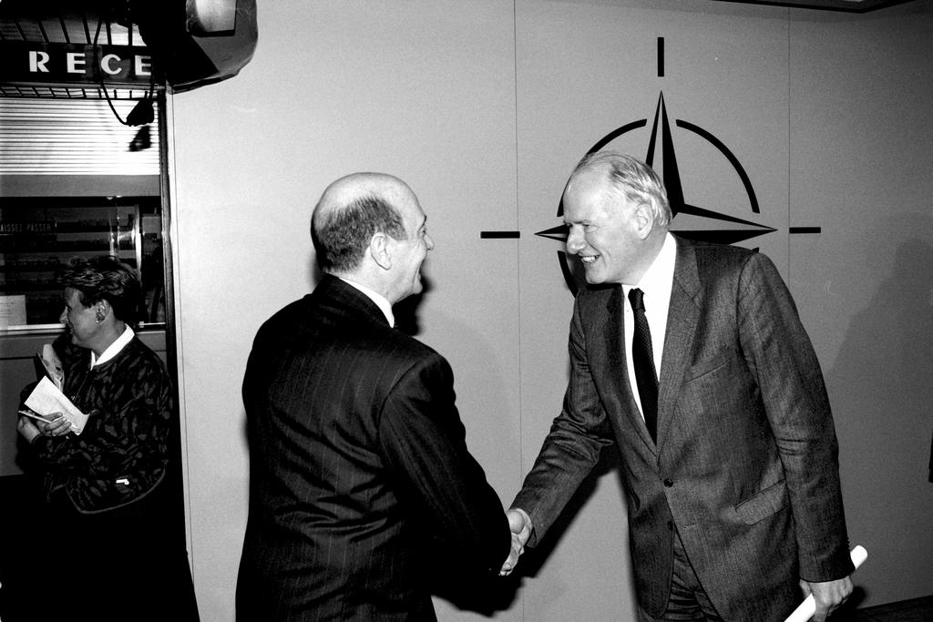 Visit of Willem van Eekelen to NATO Headquarters (Brussels, 18 February 1991)