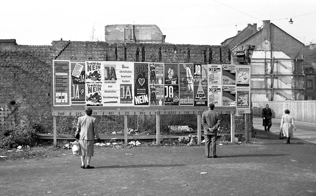 Panneau d'affichage à l'occasion du référendum sur le statut de la Sarre (1955)