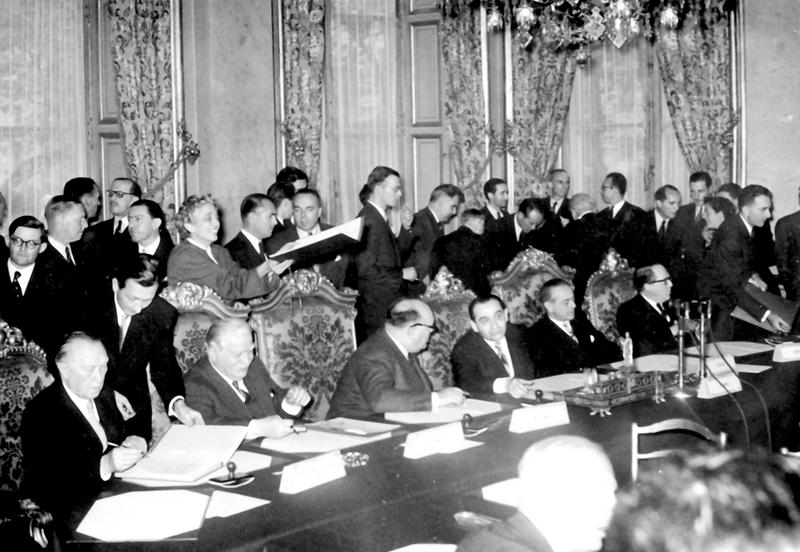 Signature du protocole modifiant et complétant le traité de Bruxelles (Paris, 23 octobre 1954)