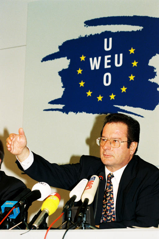 Press conference held by Klaus Kinkel at the WEU Council of Ministers (Erfurt, 18 November 1997)
