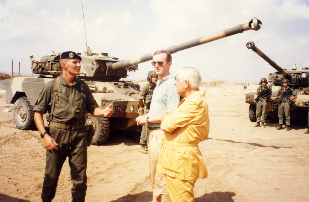 Robert Pontillon et Armand De Decker lors des opérations UEO dans le contexte de la guerre du Golfe (1991)