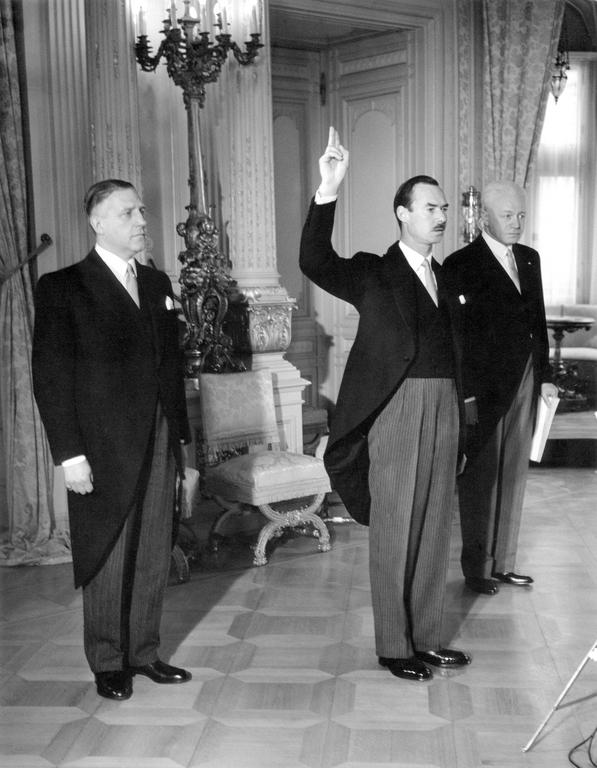 Prestation de serment du Grand-Duc héritier Jean comme lieutenant-représentant (Luxembourg, 4 mai 1961)