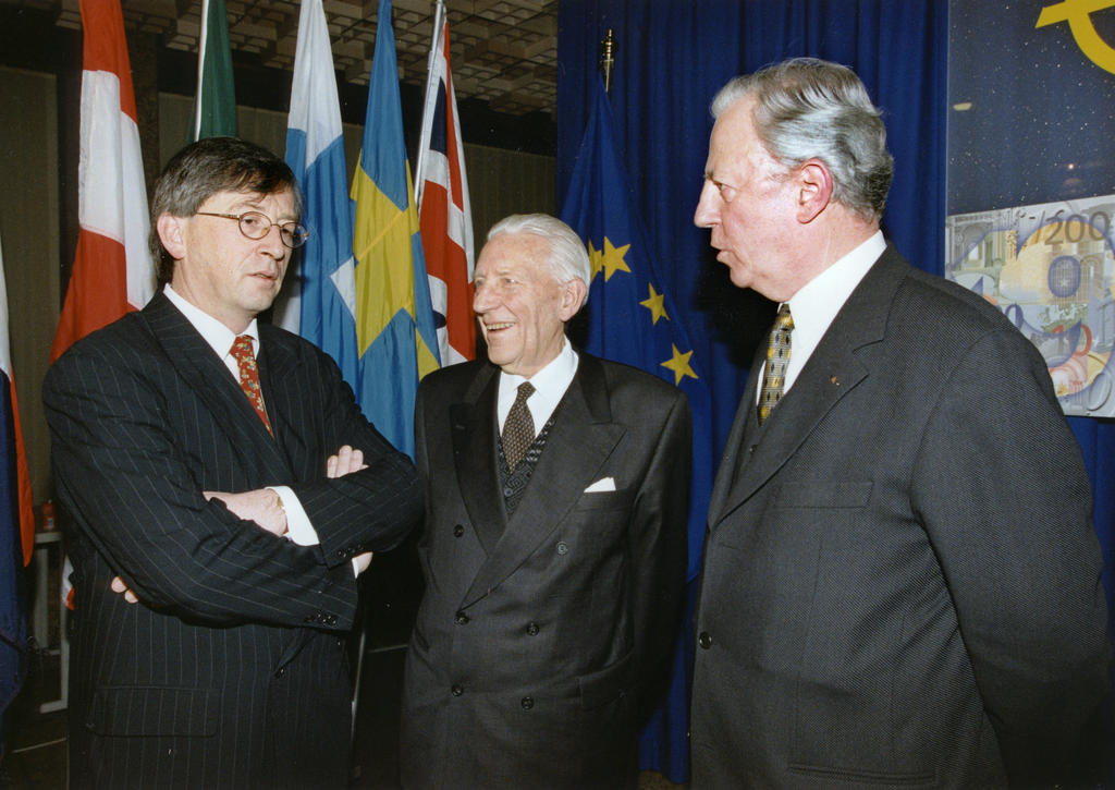 Jean-Claude Juncker, Pierre Werner and Jacques Santer on the eve of the launch of the euro (Luxembourg, 31 December 1998)