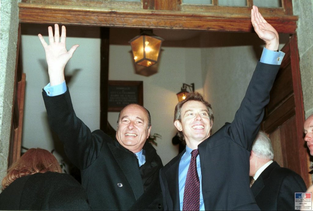 Sommet franco-britannique: accueil de Tony Blair par Jacques Chirac (Saint-Malo, 3 décembre 1998)