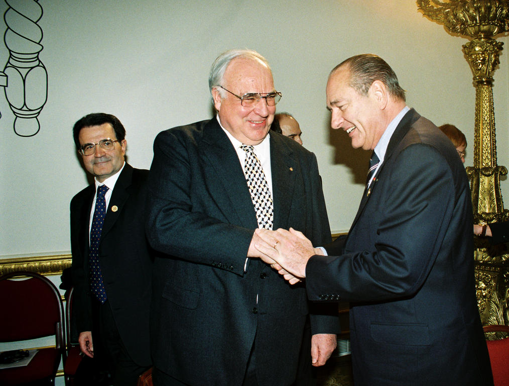 Helmut Kohl und Jacques Chirac auf der Europa-Konferenz in London (12. März 1998)