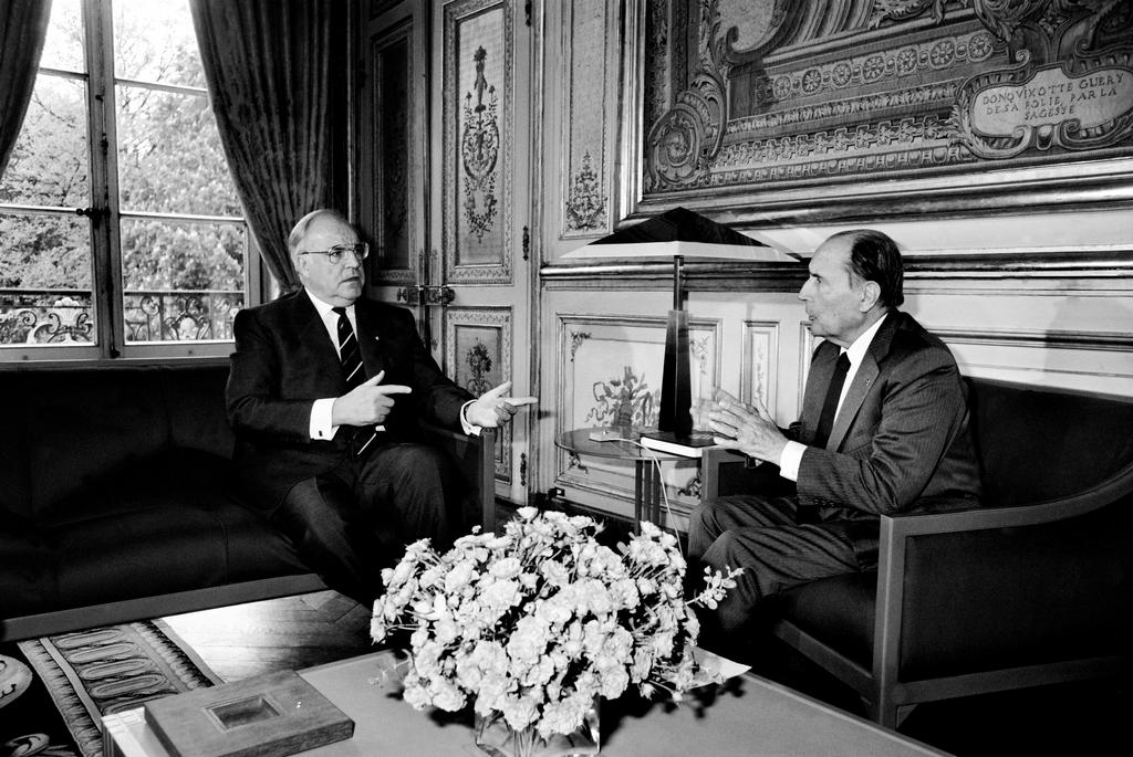 Fifty-fifth Franco-German summit in Paris: Helmut Kohl and François Mitterrand (26 April 1990)