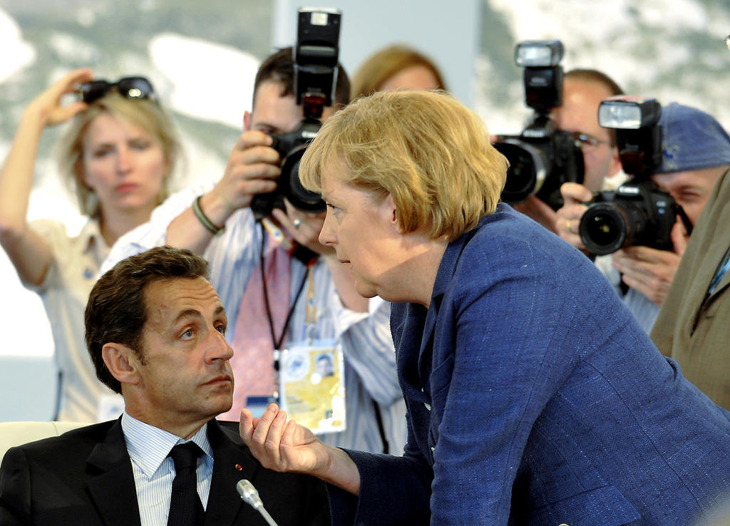 Nicolas Sarkozy et Angela Merkel lors du sommet du G8 (L'Aquila, 8 juillet 2009)
