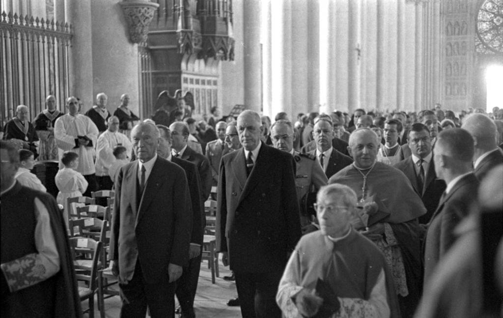 Mass at Reims Cathedral attended by General de Gaulle and Chancellor Konrad Adenauer (8 July 1962)