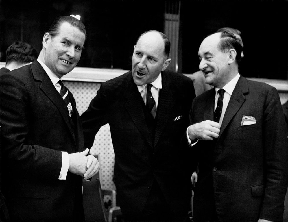 Gerhard Schröder, Joseph Luns et Gordon Walker lors du Conseil des ministres de l'UEO à Bonn (17 novembre 1964)