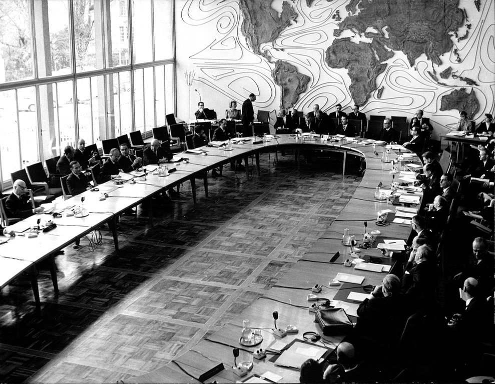 Séance inaugurale du Conseil des ministres de l'UEO à Bonn (16 novembre 1964)