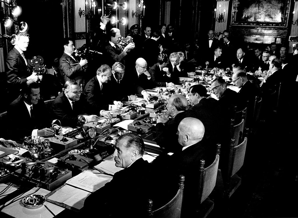 Réunion du Conseil des ministres de l'UEO (La Haye, 25-26 octobre 1963)