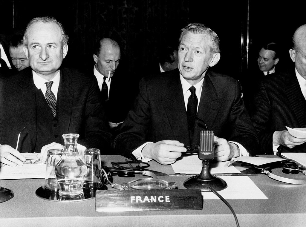 Délégation française lors de la réunion du Conseil des ministres de l'UEO (Londres, 23 janvier 1964)