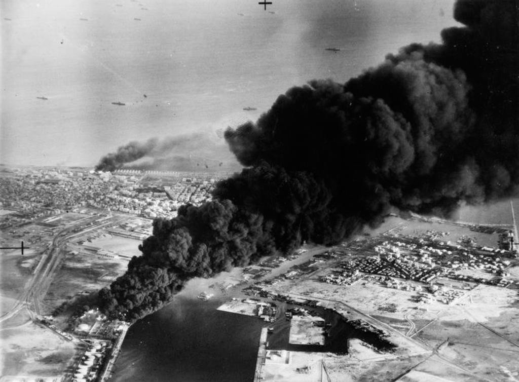 Vue aérienne de la zone du canal de Suez lors de l'intervention militaire franco-britannique (5 novembre 1956)