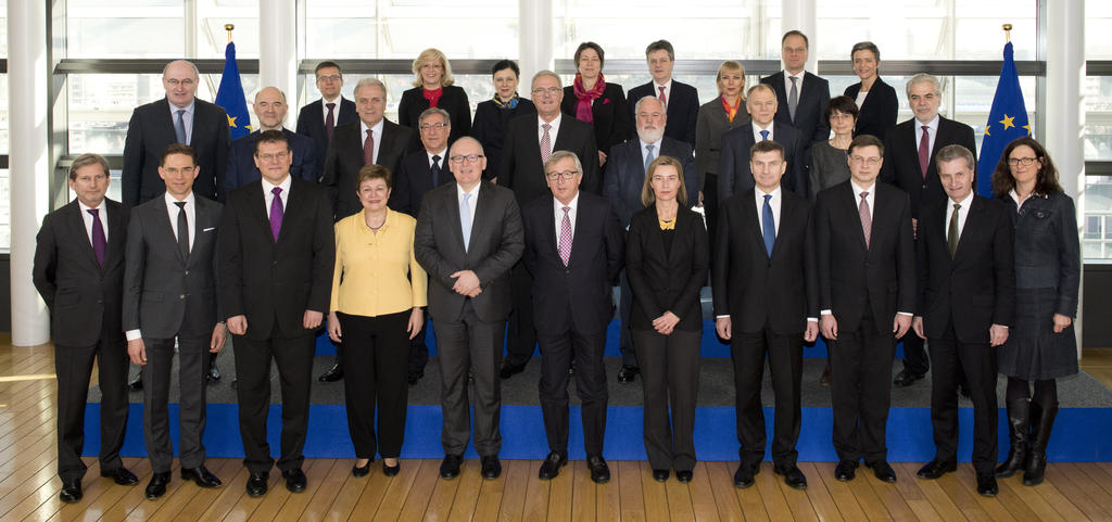 Official group photo of the Juncker Commission (4 March 2015)