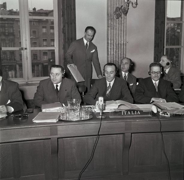 Délégation italienne lors de la deuxième session du Conseil spécial de ministres de la CECA (Luxembourg, 1er-2 décembre 1952) 