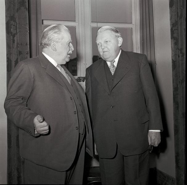 Discussion between Joseph Bech and Ludwig Erhard at the second meeting of the ECSC Special Council of Ministers (Luxembourg, 1 and 2 December 1952)