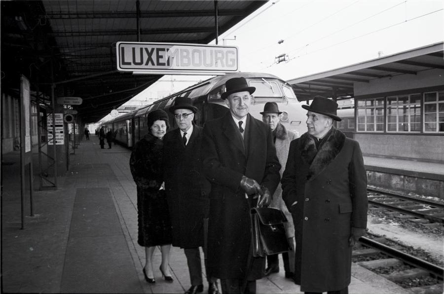 Arrivée de la délégation néerlandaise à la gare de Luxembourg en vue de la réunion du Conseil extraordinaire de Luxembourg (17 janvier 1966)