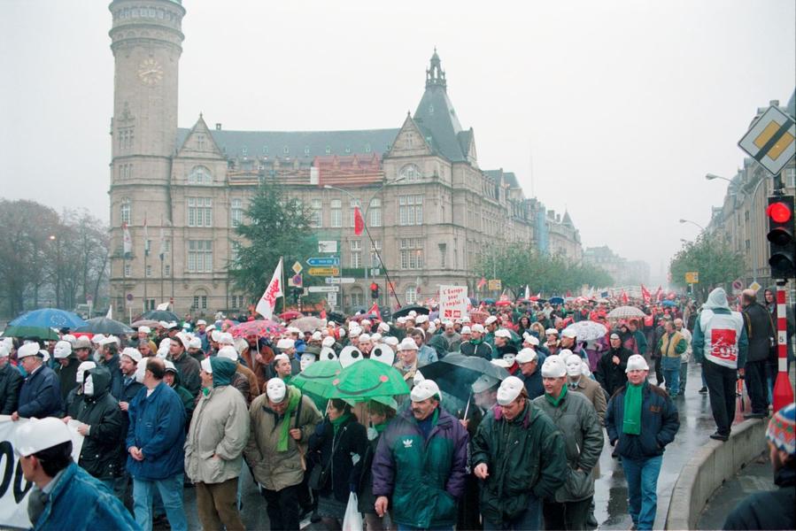 Manifestation contre le chômage lors du Conseil européen de Luxembourg (20 novembre 1997)